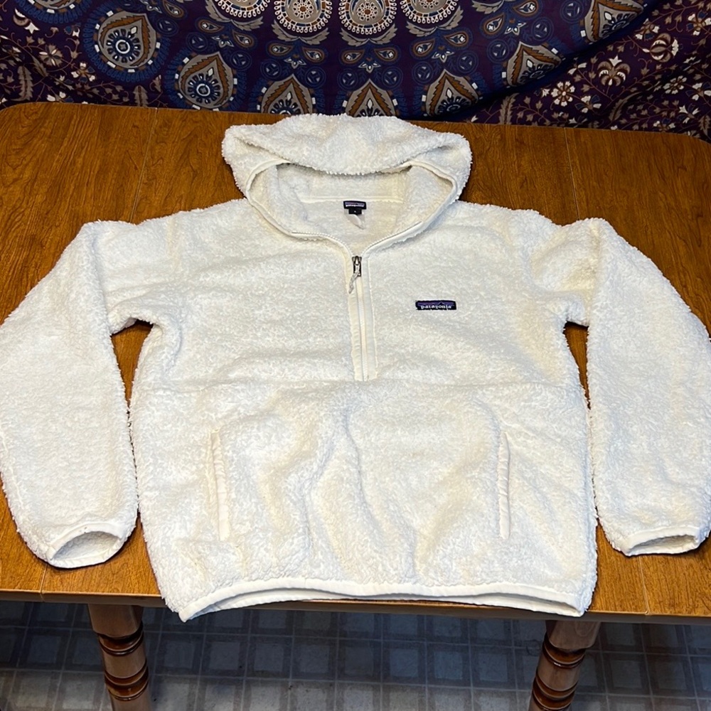 White Patagonia Women's Los Gatos Hooded Pullover